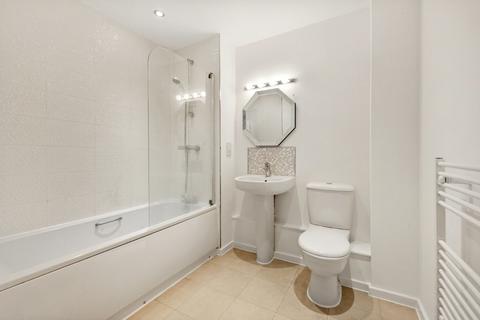 2 bedroom apartment for sale, The Greenway, London NW9