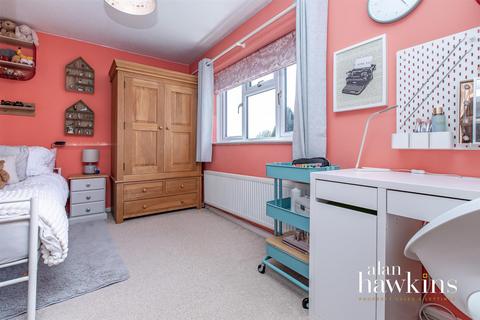 28 Britannia Crescent, Lyneham, Chippenham, SN15 4AW