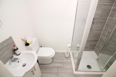 1 bedroom in a house share to rent, Lady Margaret Road, Southall