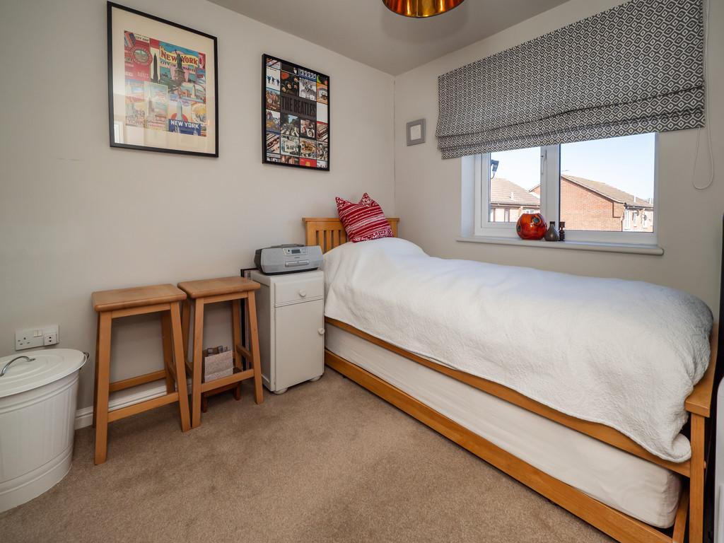 23 Hewitts Close-31