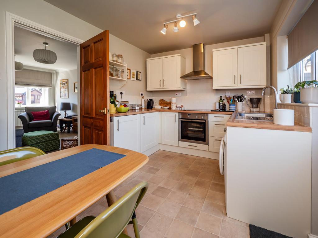 23 Hewitts Close-21