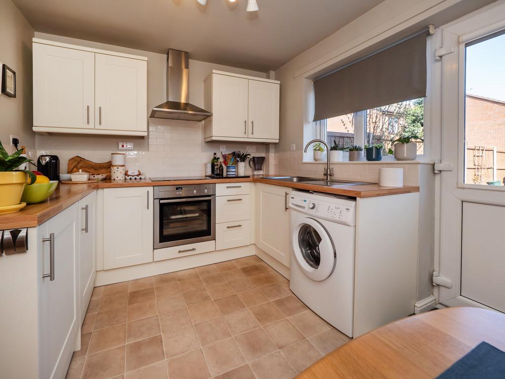 23 Hewitts Close-16
