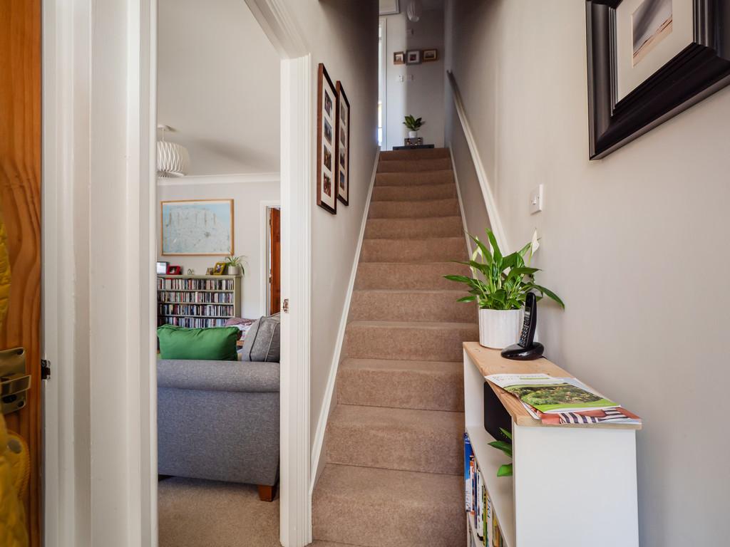 23 Hewitts Close-25