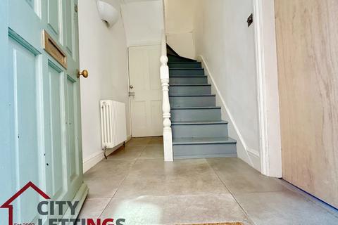 4 bedroom end of terrace house to rent, Bridge Grove, West Bridgford