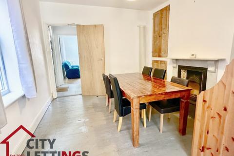 4 bedroom end of terrace house to rent, Bridge Grove, West Bridgford