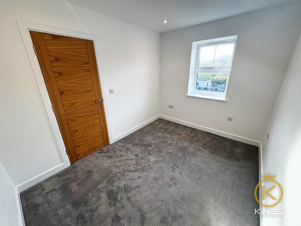 2 Carpenter Close