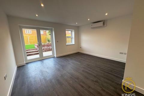 3 bedroom end of terrace house to rent, Carpenter Close, Southsea