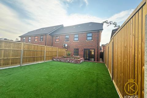 3 bedroom end of terrace house to rent, Carpenter Close, Southsea