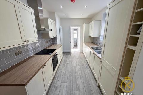 3 bedroom terraced house to rent, Alverstone Road