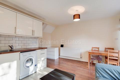 4 bedroom maisonette to rent, Cooks Road, London SE17