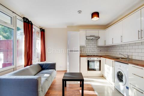 4 bedroom maisonette to rent, Cooks Road, London SE17