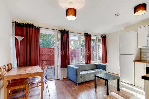 4 bedroom maisonette to rent, Cooks Road, London SE17
