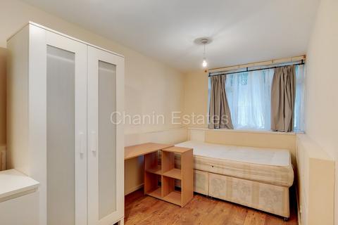4 bedroom maisonette to rent, Cooks Road, London SE17