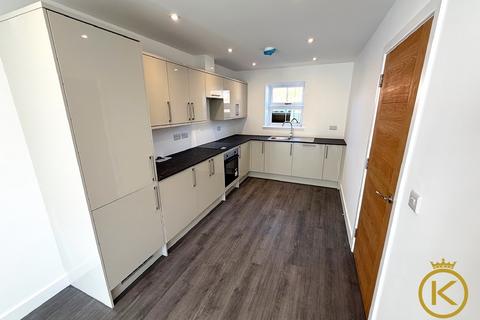 3 bedroom semi-detached house to rent, Carpenter Close, Southsea