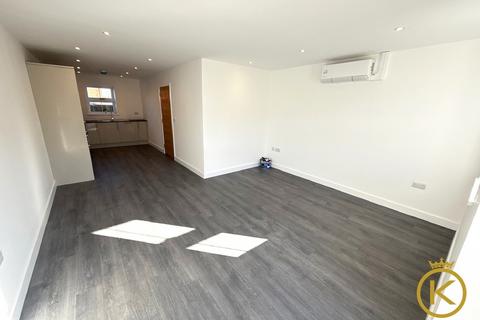 3 bedroom semi-detached house to rent, Carpenter Close, Southsea