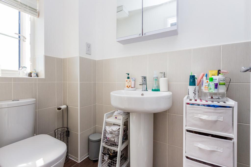 Ensuite (for bedroom 2)