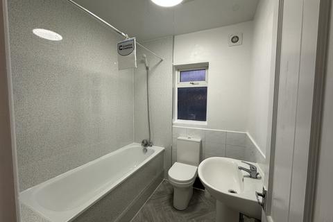 2 bedroom flat to rent, Capworth Street Leyton