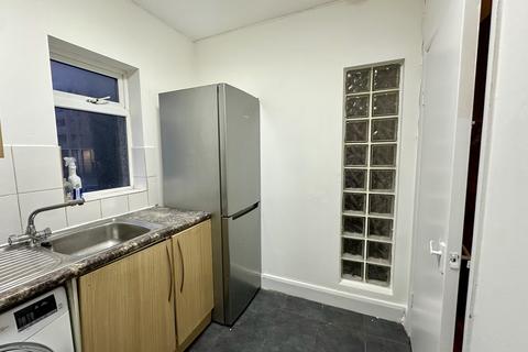 2 bedroom flat to rent, Capworth Street Leyton