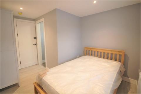 1 bedroom in a house share to rent, Okehampton Street, Exeter EX4