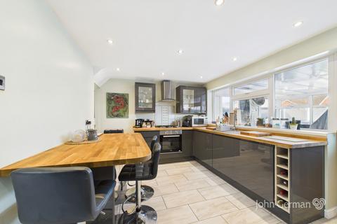 10 Shipton Drive, Uttoxeter, ST14 7NJ
