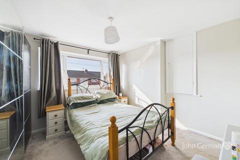 10 Shipton Drive, Uttoxeter, ST14 7NJ