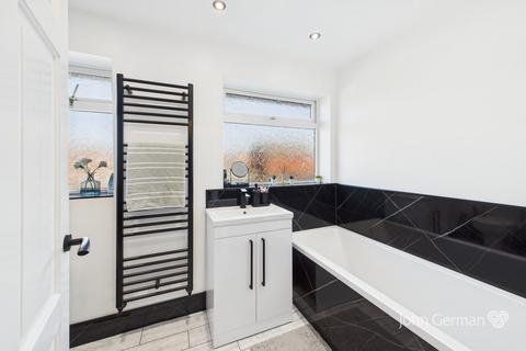 10 Shipton Drive, Uttoxeter, ST14 7NJ