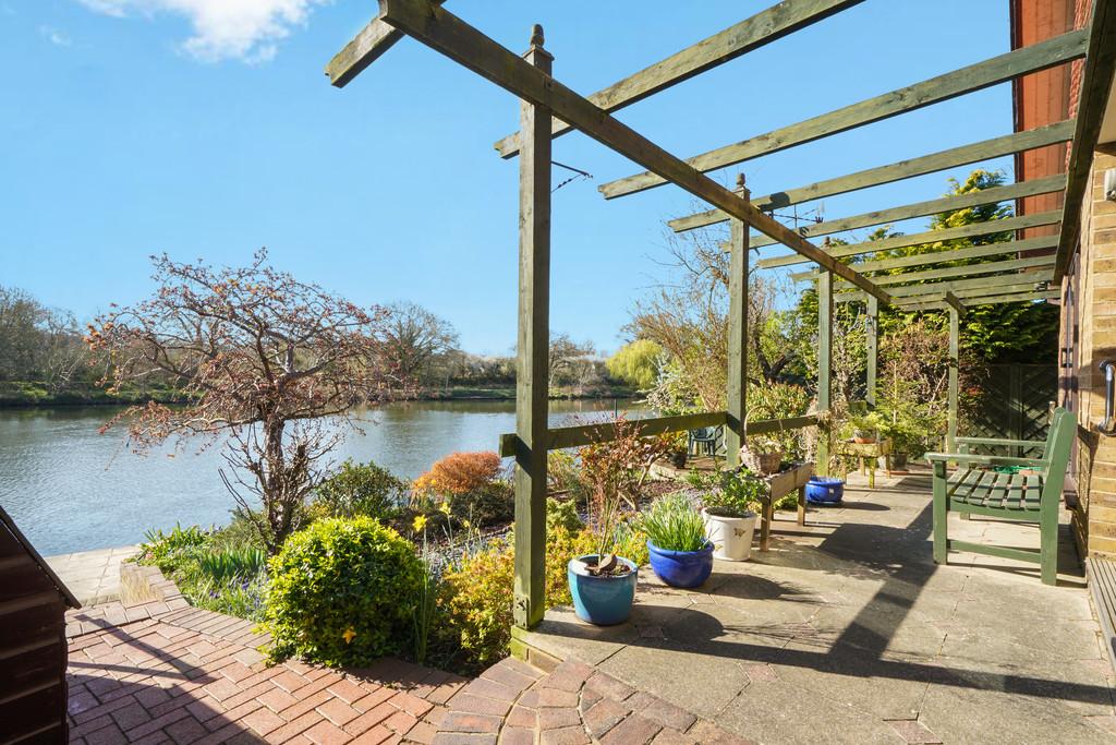 26 Thames Meadow - 97nzgly E0u8o I3r9 QQk8
