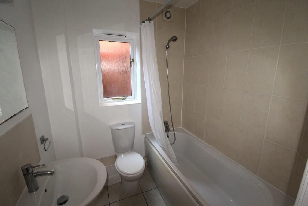 Flat 2 Bathroom