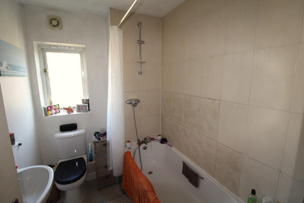 Flat 3 Bathroom