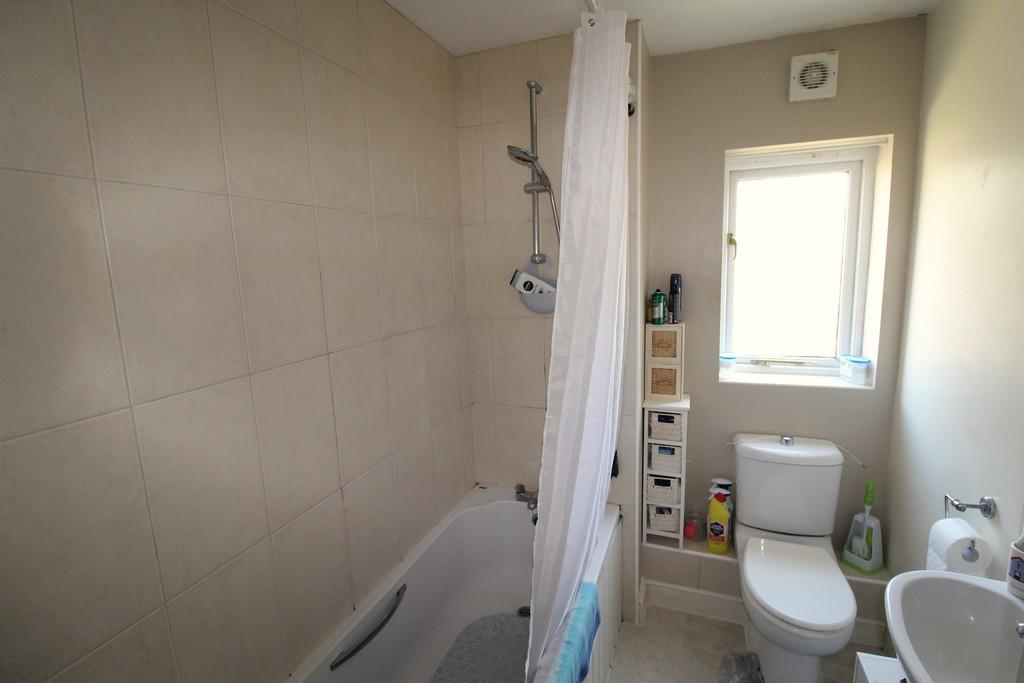 Flat 4 Bathroom