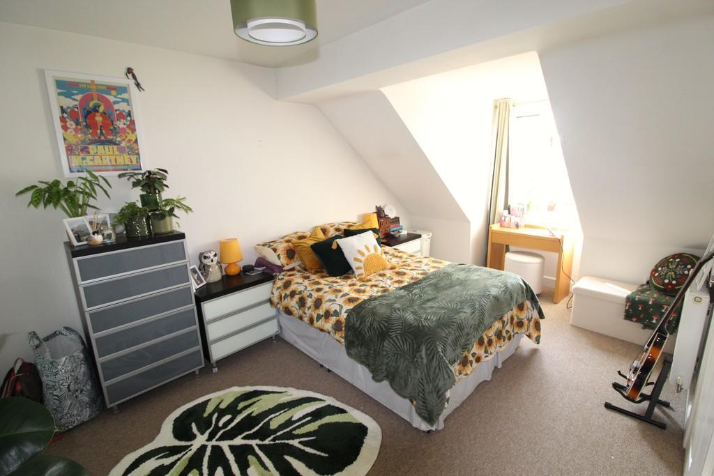 Flat 5 Bedroom 1