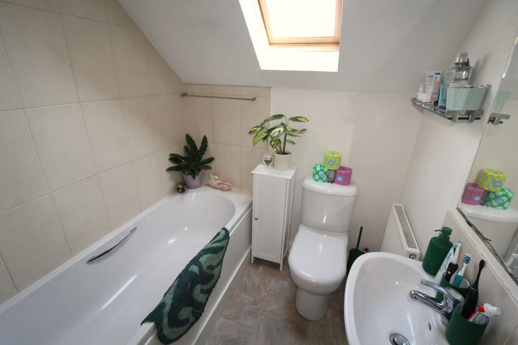 Flat 5 Bathroom