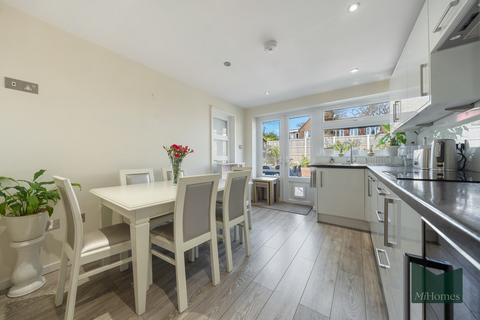 2 bedroom detached bungalow for sale, The Spinney, Potters Bar