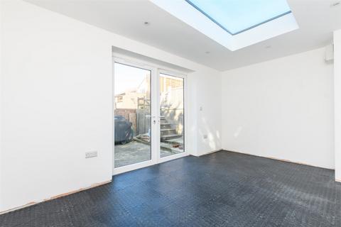 30 Biddenden Way, Istead Rise, Gravesend, DA13 9DF