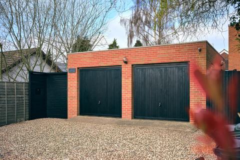 undefined, Worcester WR6