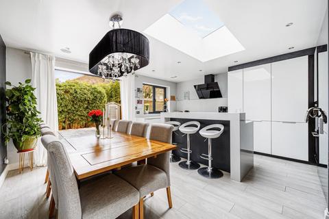 35 Cuckoo Avenue, London, W7 1BW
