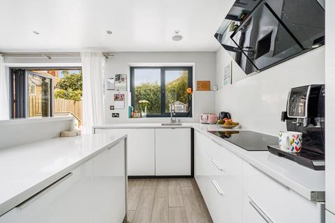 35 Cuckoo Avenue, London, W7 1BW