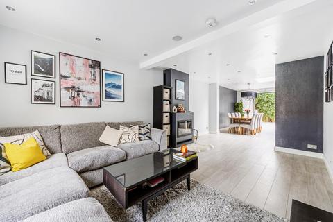 35 Cuckoo Avenue, London, W7 1BW