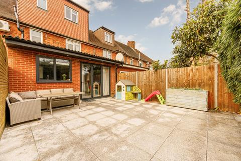 35 Cuckoo Avenue, London, W7 1BW