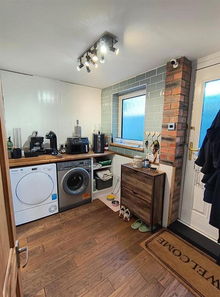 Entrance Hall / Utility Room