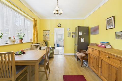 5 bedroom terraced house for sale, Trinity Road, Bridlington