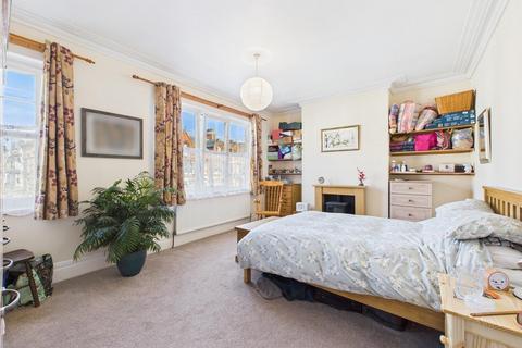 5 bedroom terraced house for sale, Trinity Road, Bridlington