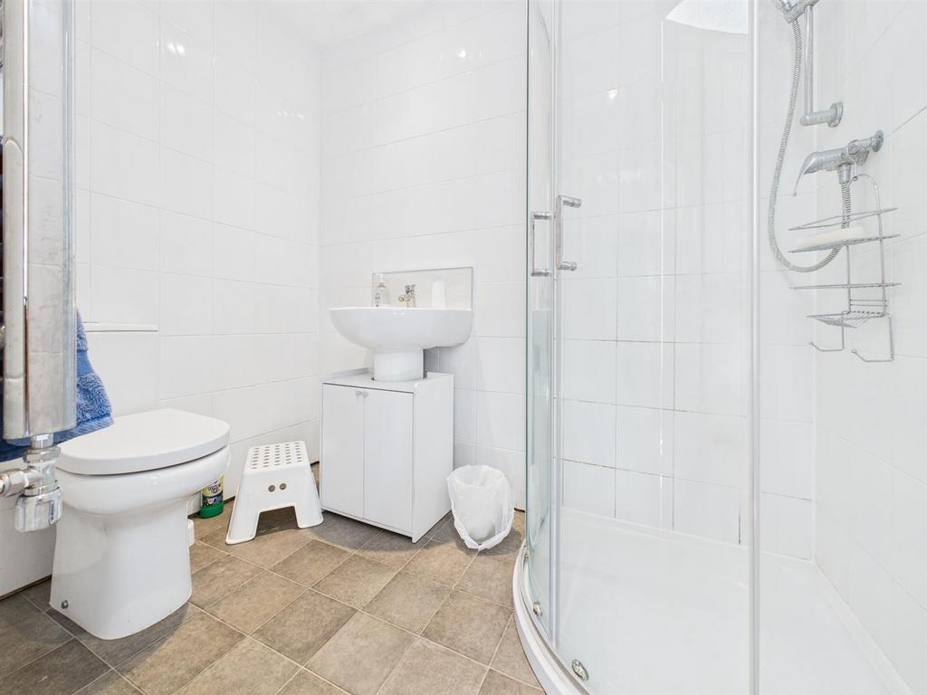 Shower room: