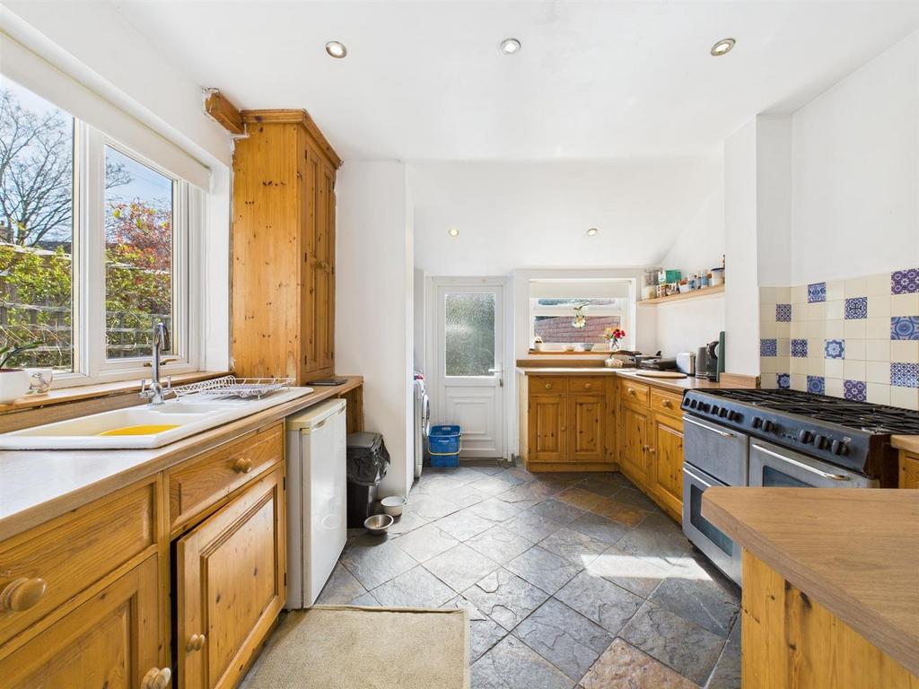 Kitchen: