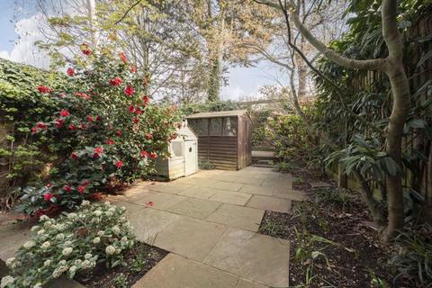 19c Goodwin Road, London, W12 9JN