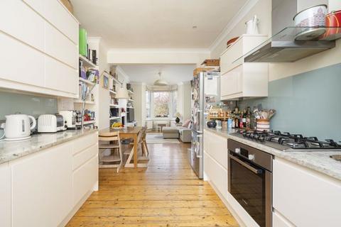 19c Goodwin Road, London, W12 9JN