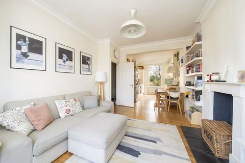 19c Goodwin Road, London, W12 9JN