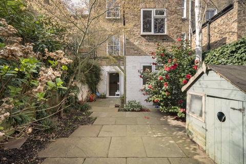 19c Goodwin Road, London, W12 9JN