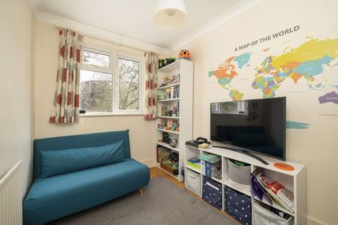 19c Goodwin Road, London, W12 9JN