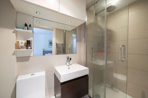 19c Goodwin Road, London, W12 9JN